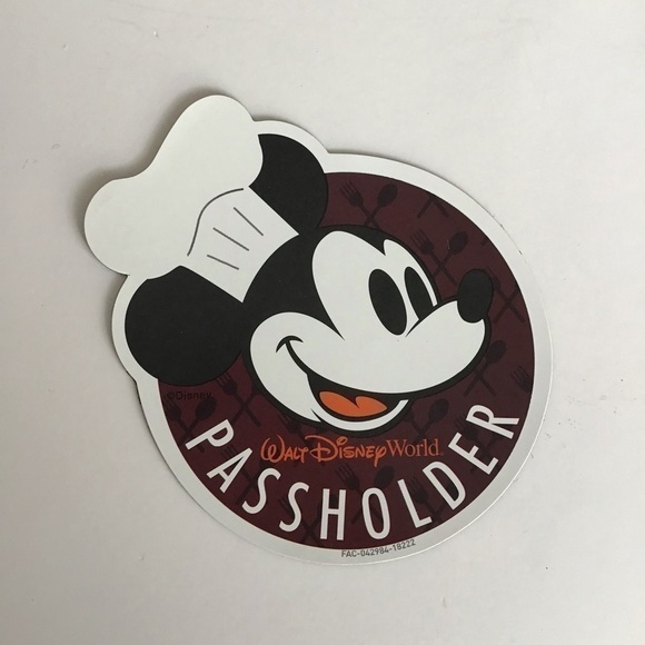 Walt Disney World Annual Passholder Chef Mickey Mouse Magnet Epcot Food & Wine - Picture 1 of 4
